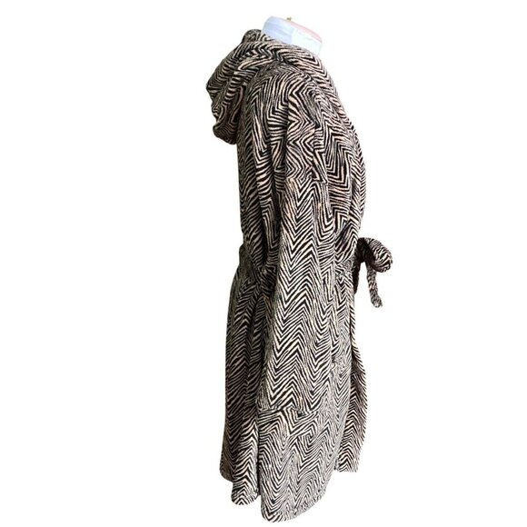 Vera Bradley Fleece Robe, Size Small/Medium, Animal Print Tiger Stripe Belt Hood - Picture 2 of 9